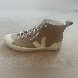VEJA Nova HT Canvas High-Top Sneakers – Tan/White (Size EU 40 / US 8.5)